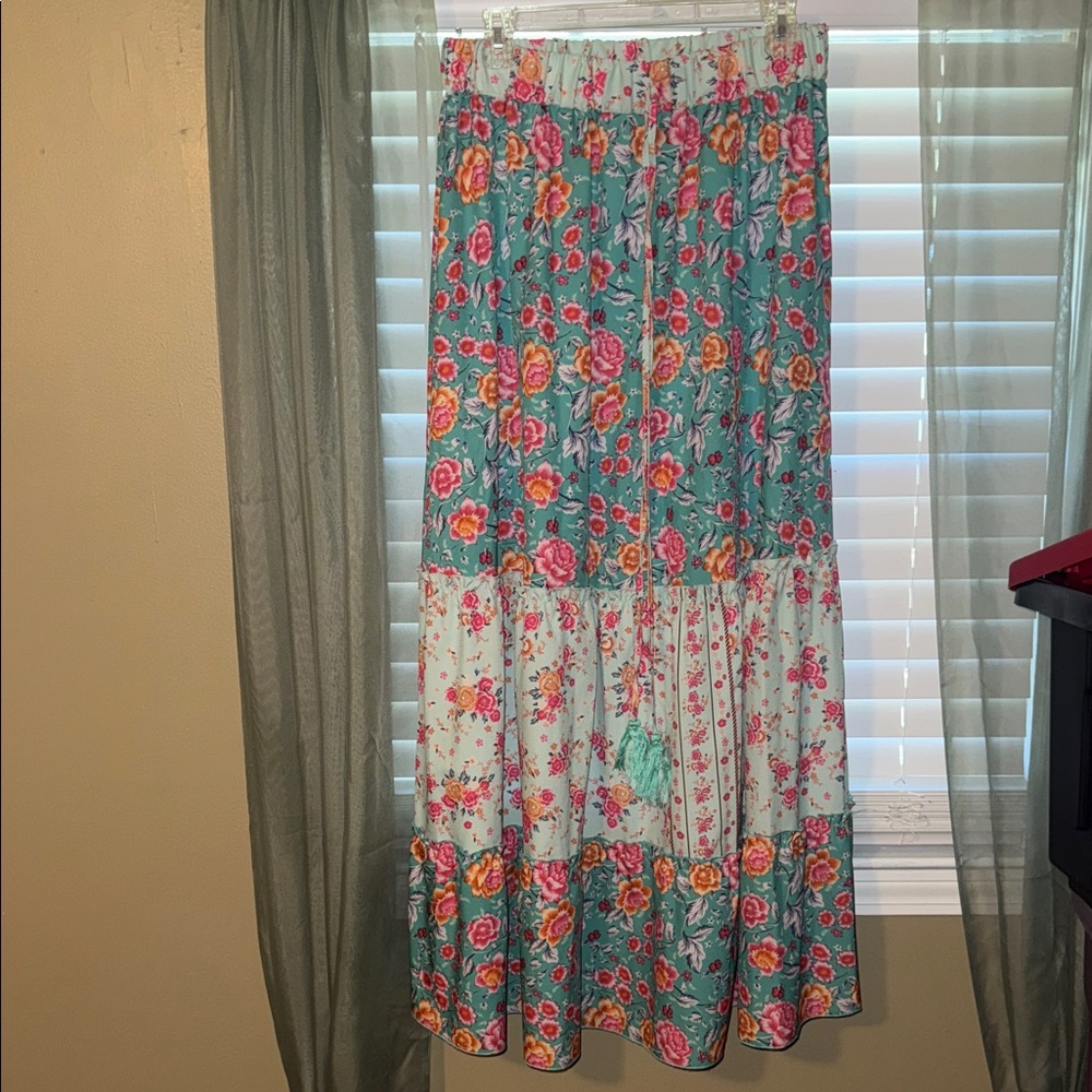 Boutique style girly floral long skirt size large